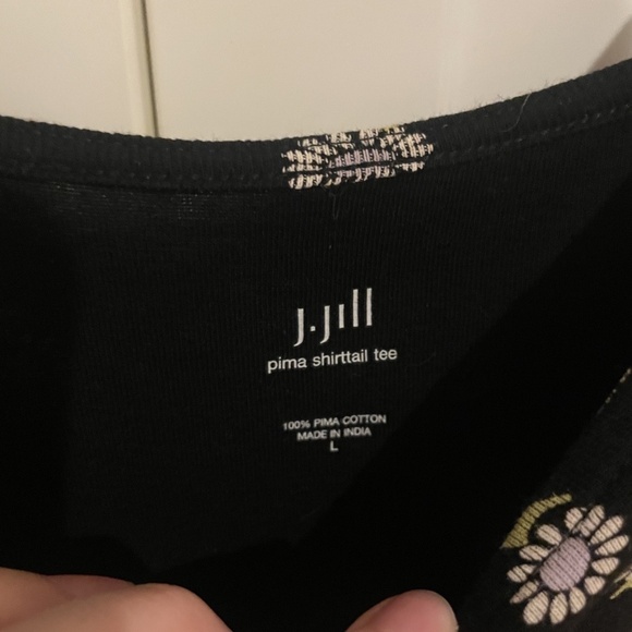 J.Jill Size Large 100% Pima Cotton Black Shirttail Tee with Flower Design - Picture 4 of 4